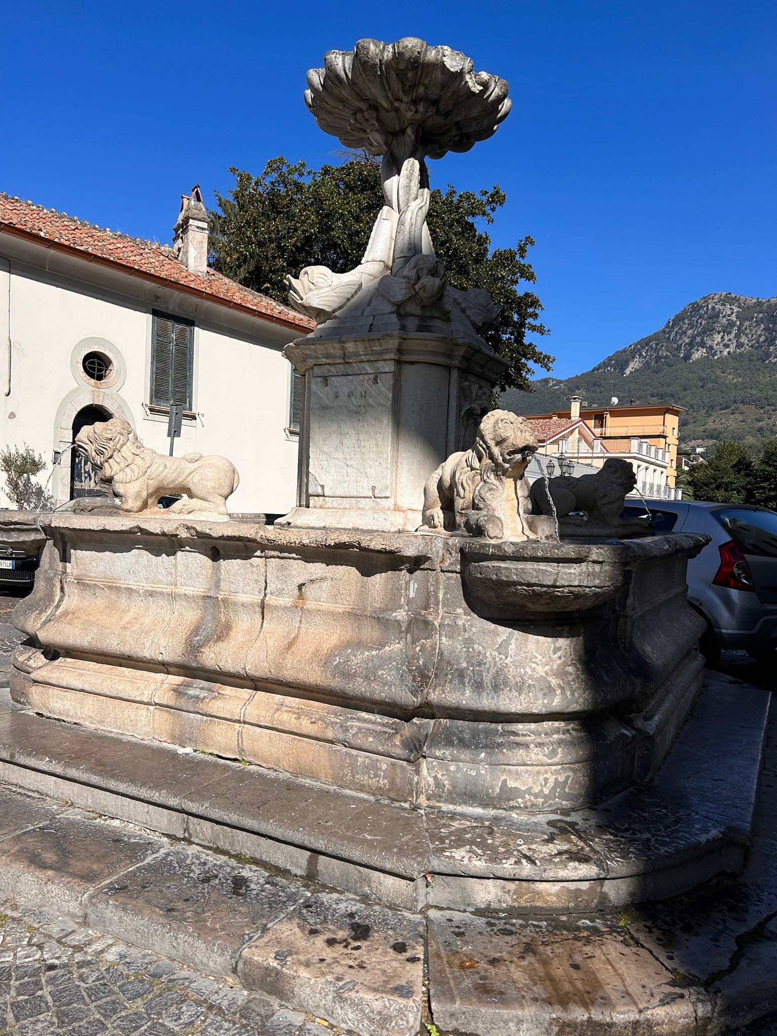 Fontana dei quattro leoni