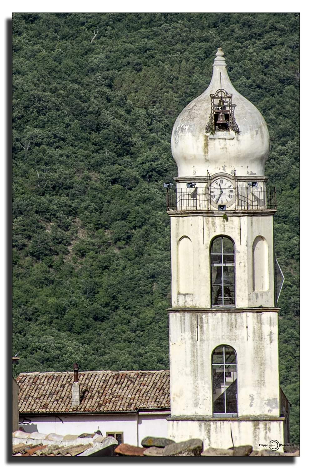 Chiesa Madre di Santa Maria Assunta a Corleto Perticara con il caratteristico campanile