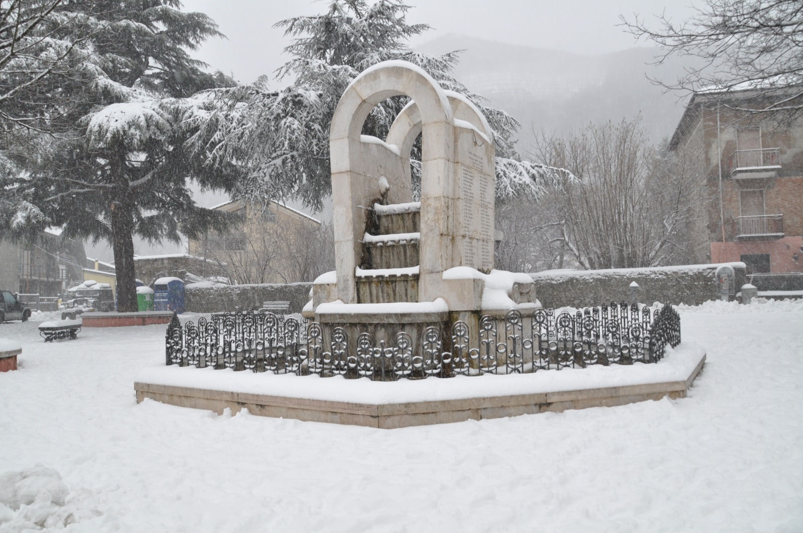 Monumento ai caduti di guerra - 'La fontana dei pesci'
