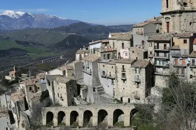 A Balle Pe' la Terre tra Cantine, Scalette e Palazzi – foto © FAI – Fondo Ambiente Italiano