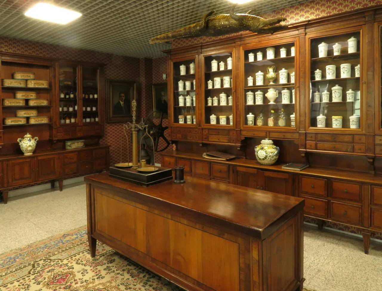 Dalla Spezieria alla Farmacia: tesori di una collezione privata – Centro Studi Storico-Farmaceutici “angelo Beccarelli”, Varedo (Monza e della Brianza). Foto: FAI - Fondo Ambiente Italiano / FAI