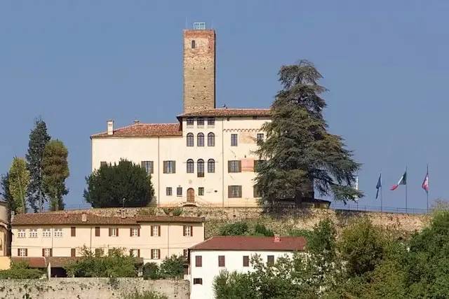 Castello di Mombasiglio: dalla Torre Medievale a Napoleone – foto © FAI – Fondo Ambiente Italiano