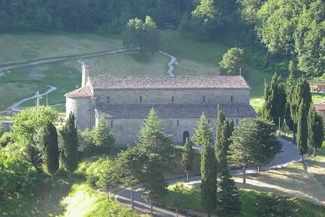 Abbazia di San Michele Arcangelo a Lamoli di Borgo Pace – foto © FAI – Fondo Ambiente Italiano