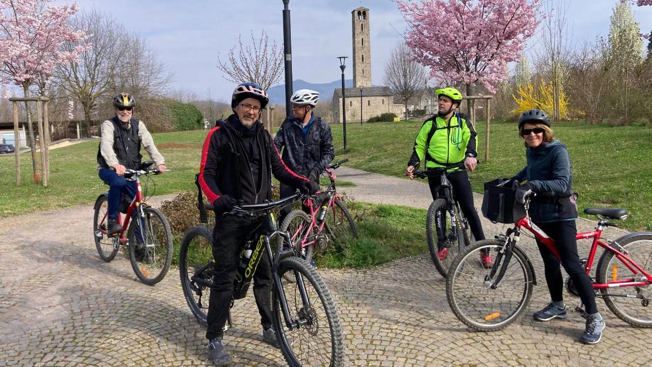 Locandina Domenica 27 settembre: escursione gratuita in bicicletta e degustazione di vino nella Valle della Bevera tra Viggiù e la Baraggiola Vecchia a Viggiù (Varese)