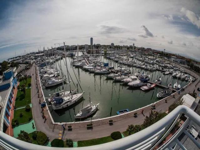 Locandina Orizzonti Nautici: Visita al Cantiere Navale Ondamarina a San Benedetto del Tronto (Ascoli piceno)