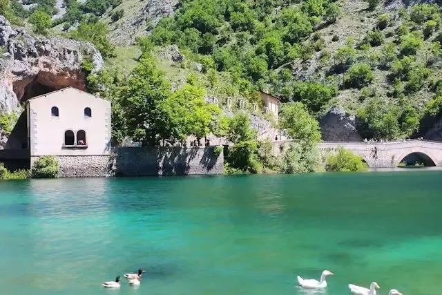 Eremo di San Domenico Meraviglia tra Roccia e Lago – foto © FAI – Fondo Ambiente Italiano