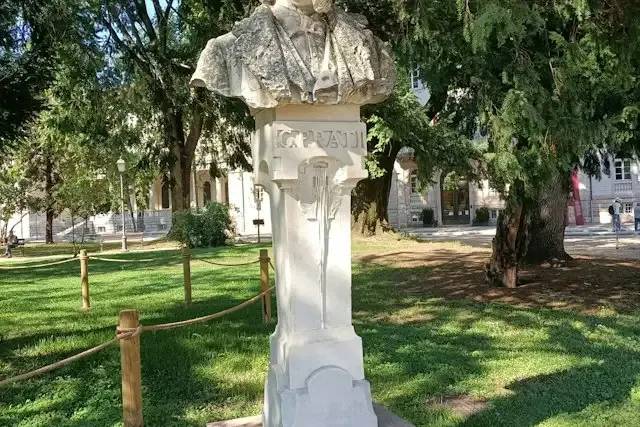 Riscoperta di Piazza Dante: Edifici e Monumenti – foto © FAI – Fondo Ambiente Italiano