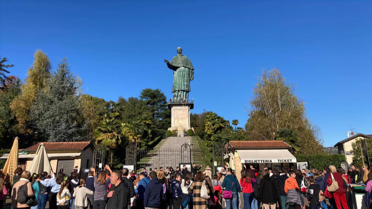 Locandina Arona, statua di San Carlo: visita guidata con degustazione formaggi per accogliere l'autunno a Arona (Novara)