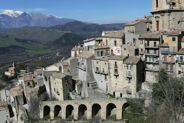 A Balle Pe' la Terre tra Cantine, Scalette e Palazzi – foto © FAI – Fondo Ambiente Italiano