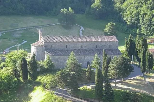 Abbazia di San Michele Arcangelo a Lamoli di Borgo Pace – foto © FAI – Fondo Ambiente Italiano
