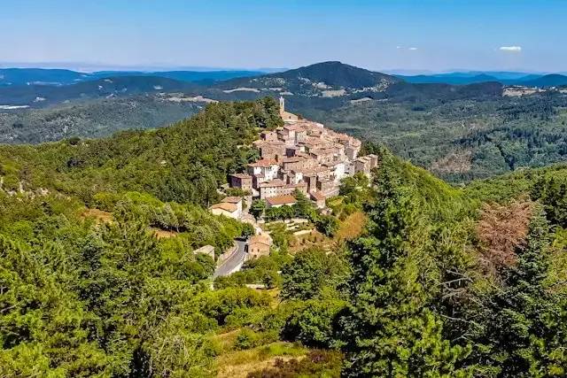 Gerfalco: in Volo tra la Musica e le Pietre – foto © FAI – Fondo Ambiente Italiano