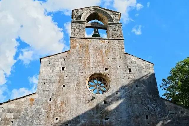 Chiesa Santa Maria di Cartignano: Storia e Mistero – foto © FAI – Fondo Ambiente Italiano