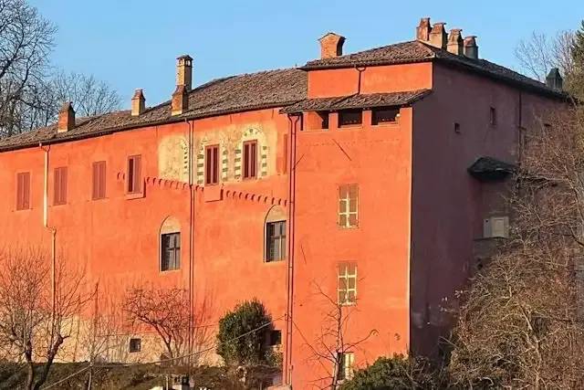 Oltre il Portone del Castello Rosso – foto © FAI – Fondo Ambiente Italiano