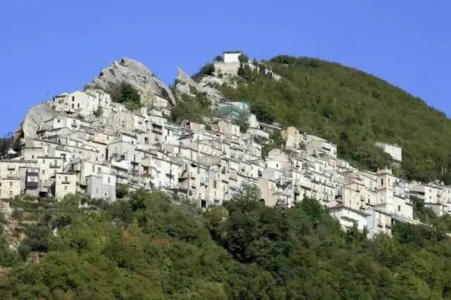 Pennapiedimonte: Dove la Pietra Prende Vita – foto © FAI – Fondo Ambiente Italiano