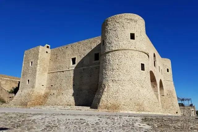 Castello di Bernalda – foto © FAI – Fondo Ambiente Italiano