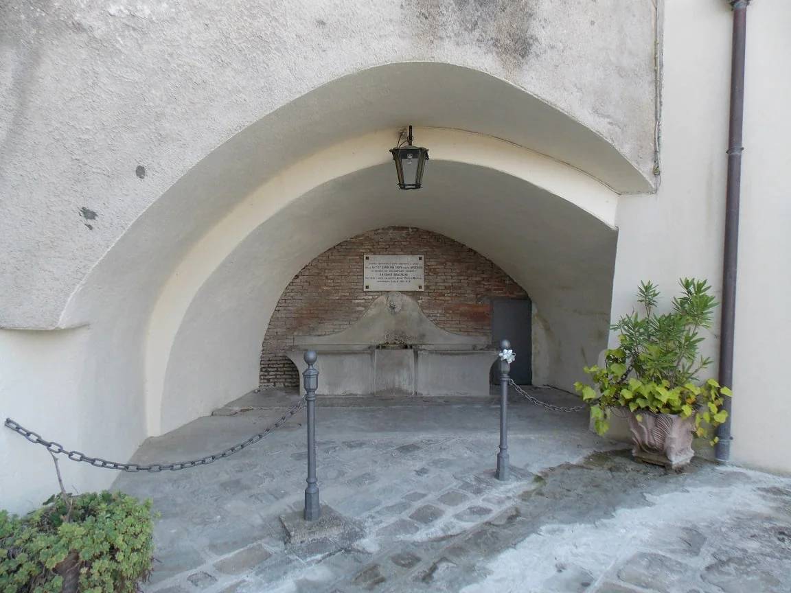 Fontana storica dell'Orto di Merola nel centro storico di Montemurro