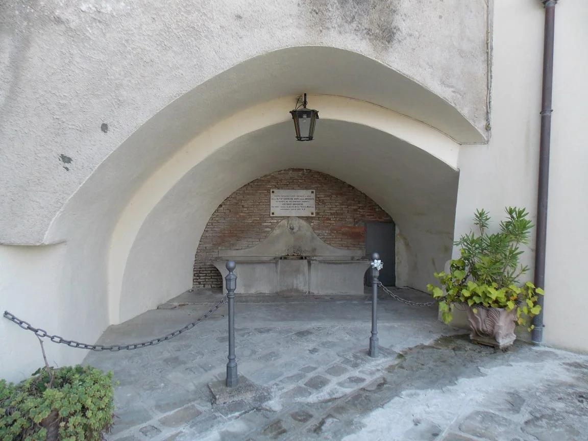 Fontana storica dell'Orto di Merola nel centro storico di Montemurro