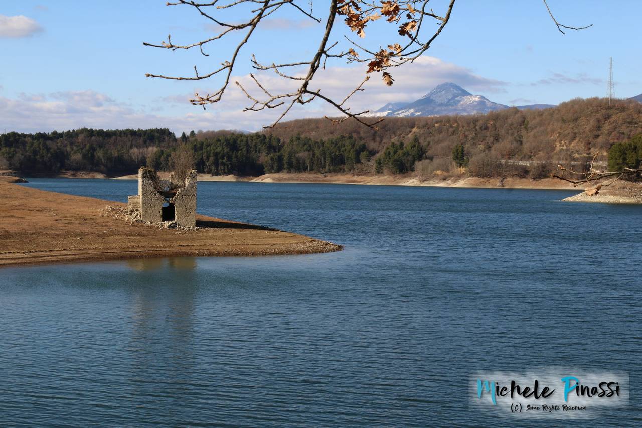 Lago di Pietra del Pertusillo a Spinoso