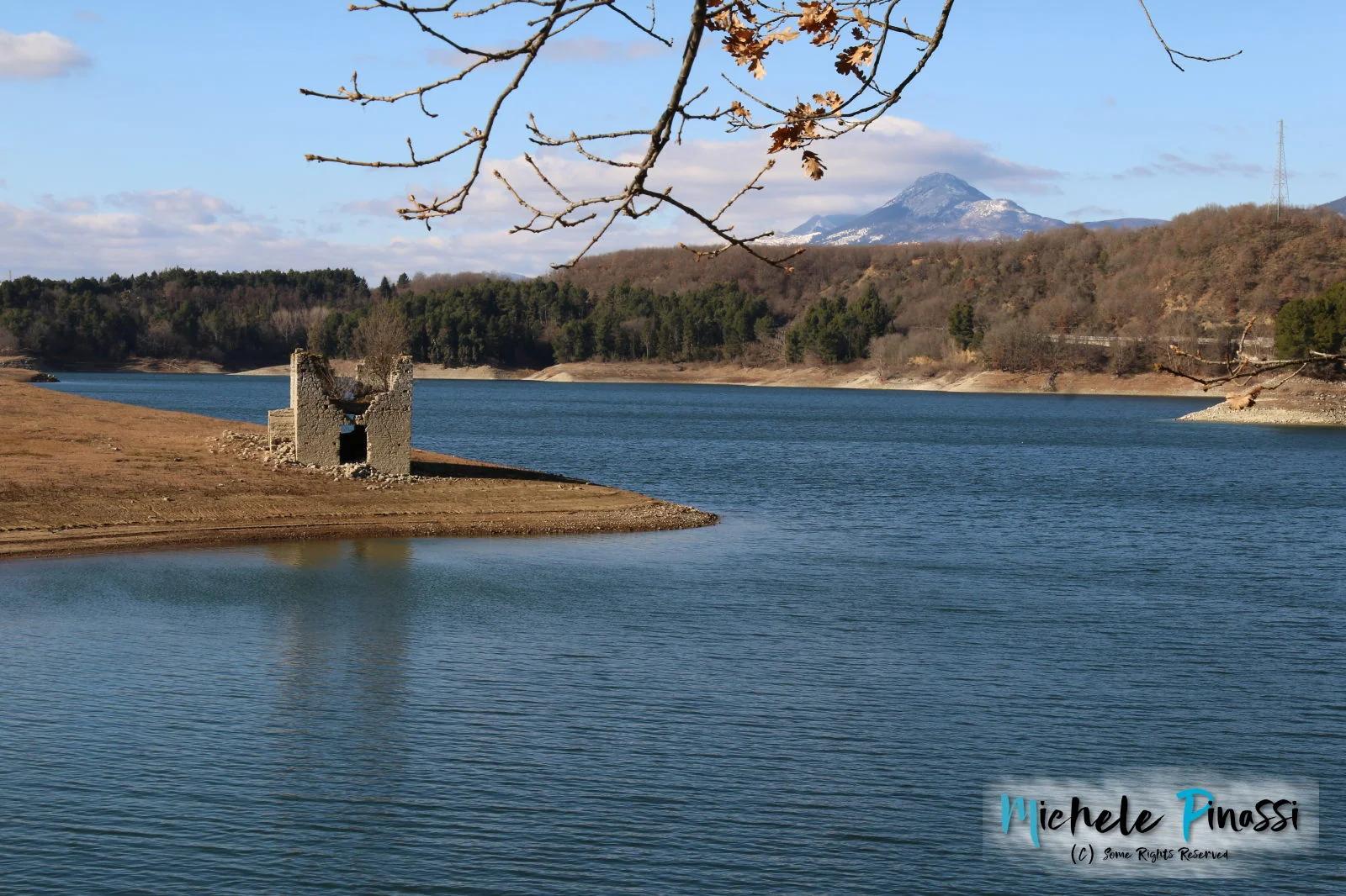 Lago di Pietra del Pertusillo a Spinoso