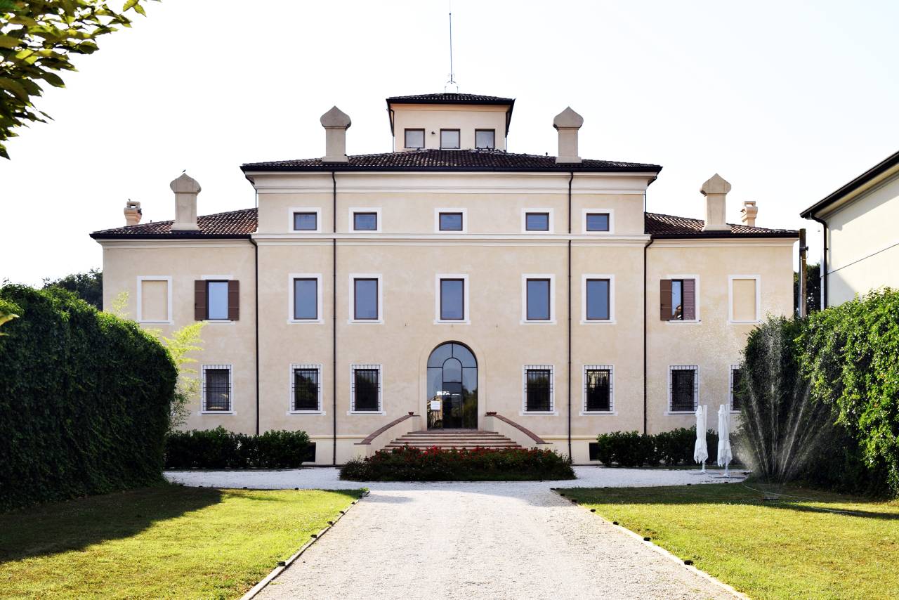 Villa Canaro