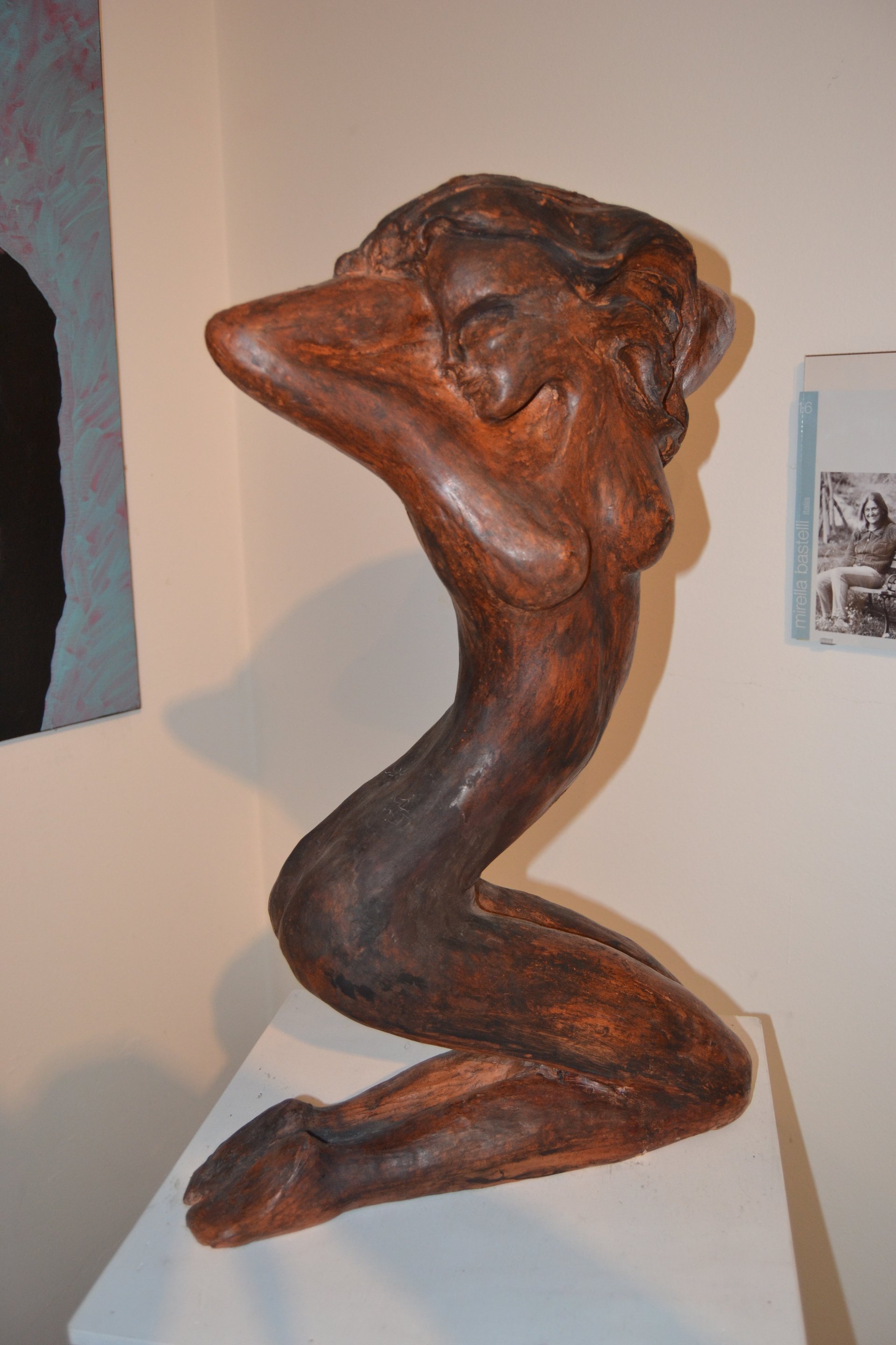 Scultura del Museo Internazionale della Donna nell'Arte (M.I.D.A.) a Scontrone