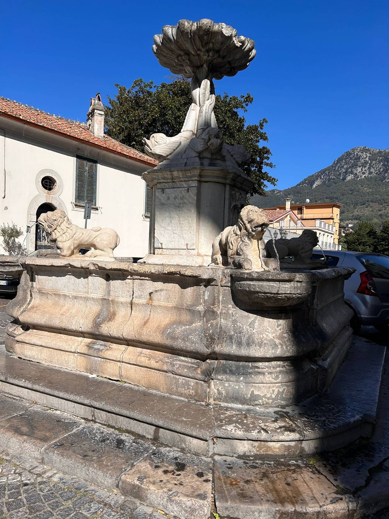 Fontana dei quattro leoni