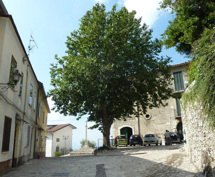 Croce in pietra