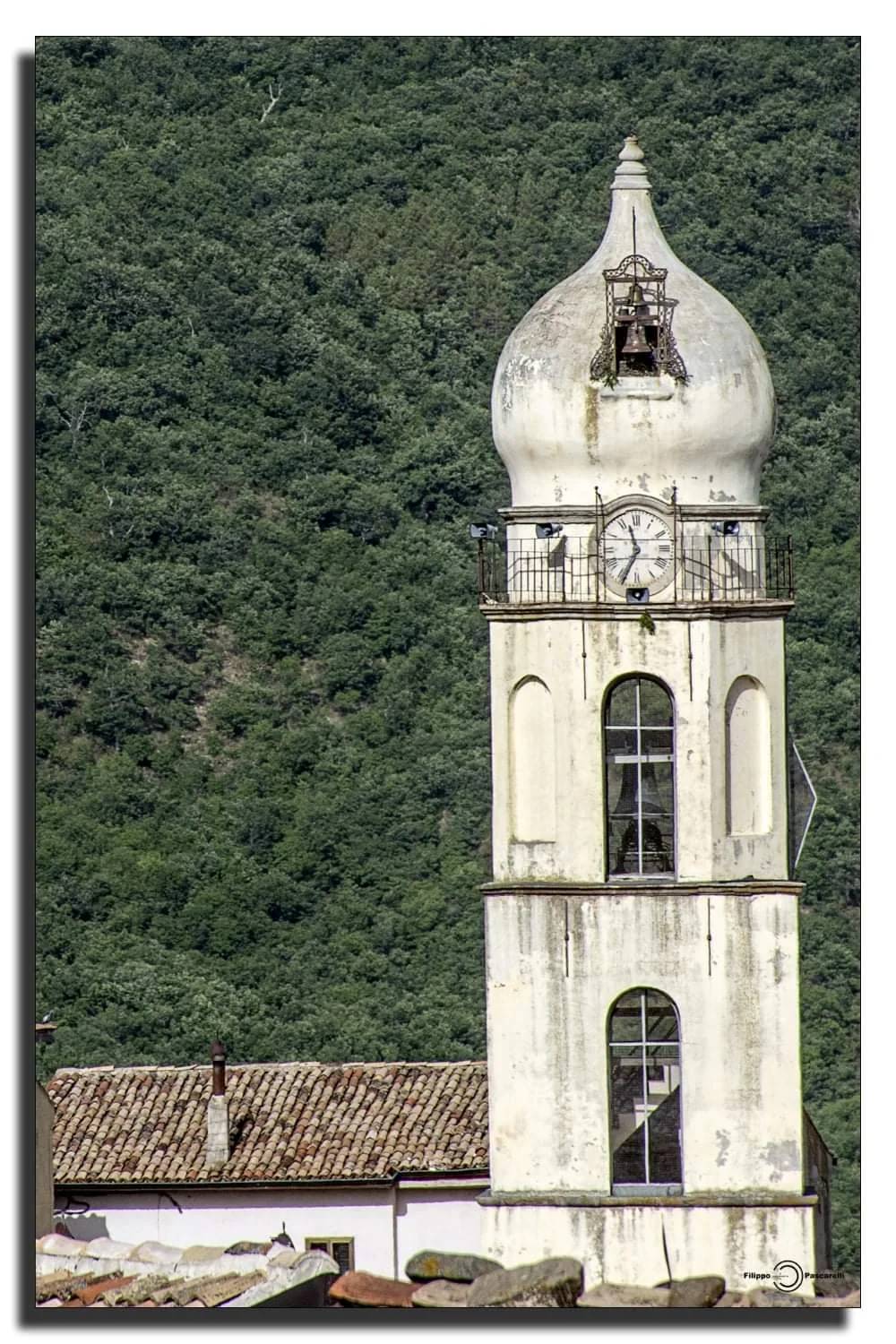 Chiesa Madre di Santa Maria Assunta a Corleto Perticara con il caratteristico campanile