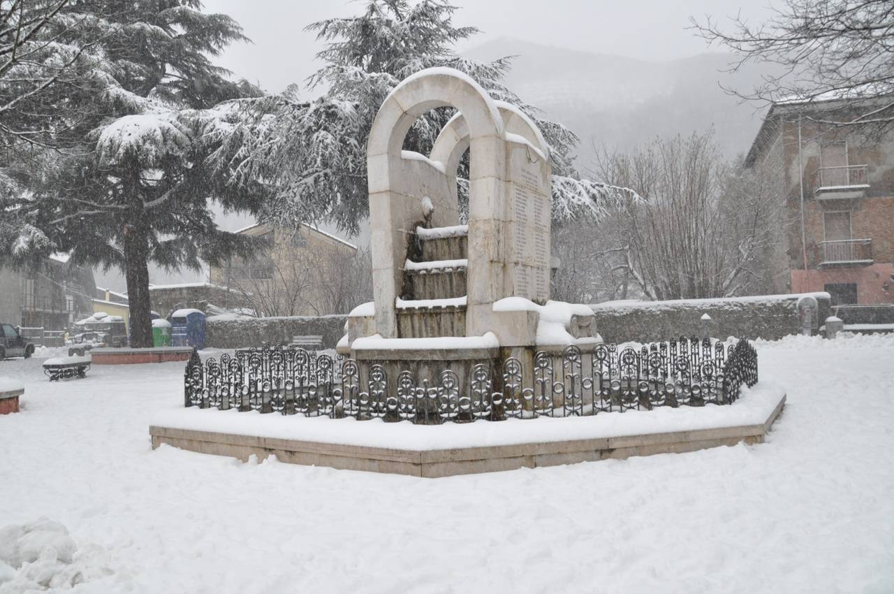 Monumento ai caduti di guerra - 'La fontana dei pesci'