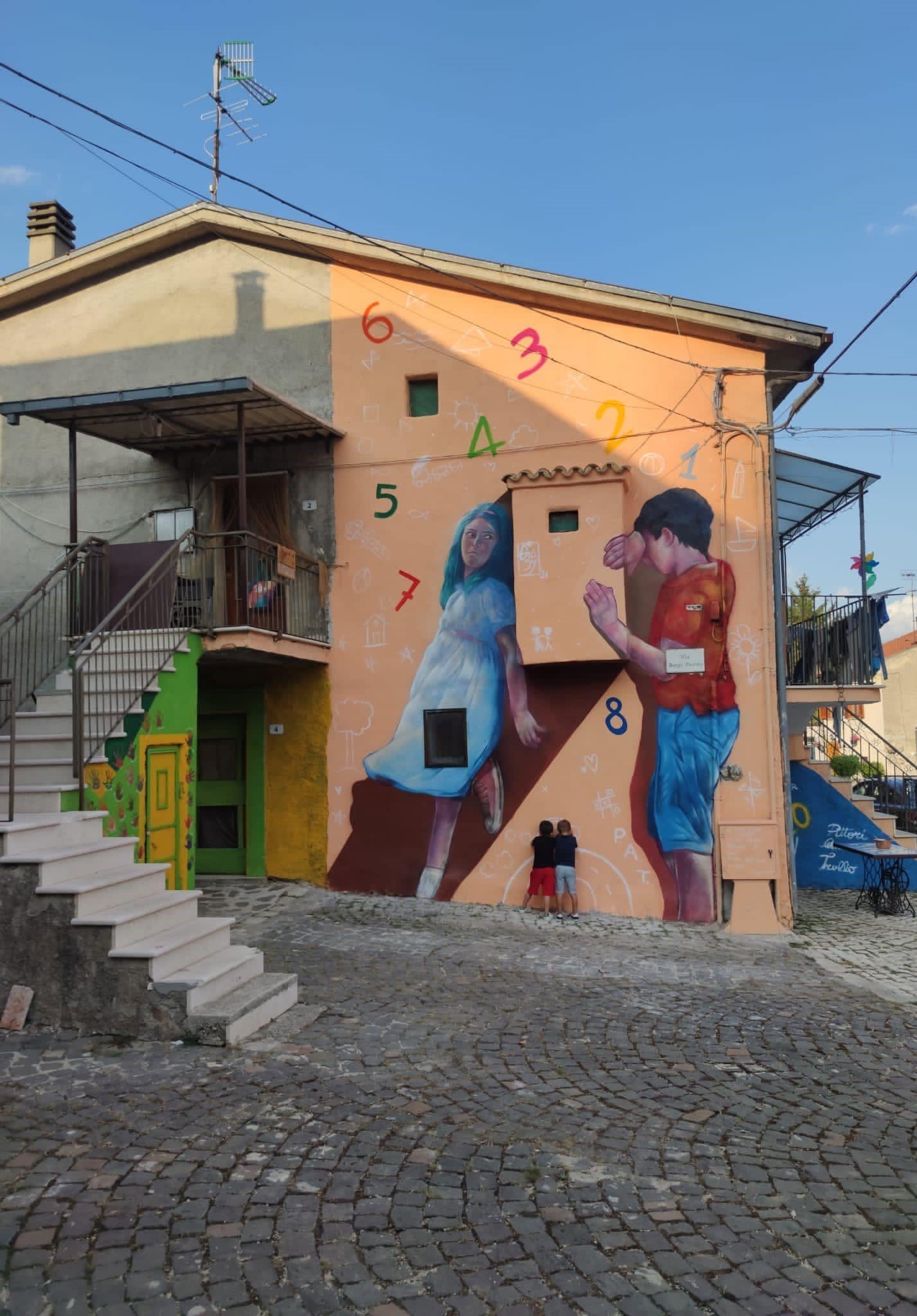 Murales e Sculture nel centro storico di Scontrone