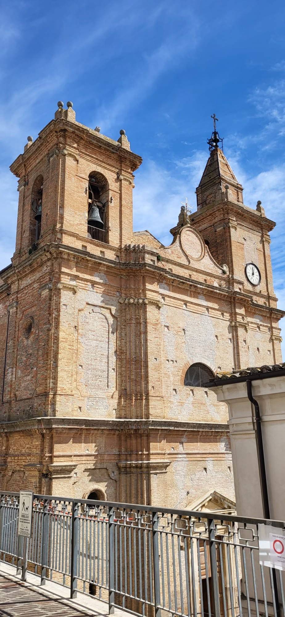 Facciata della Chiesa Madre di Sant'Andrea Apostolo a Collecorvino